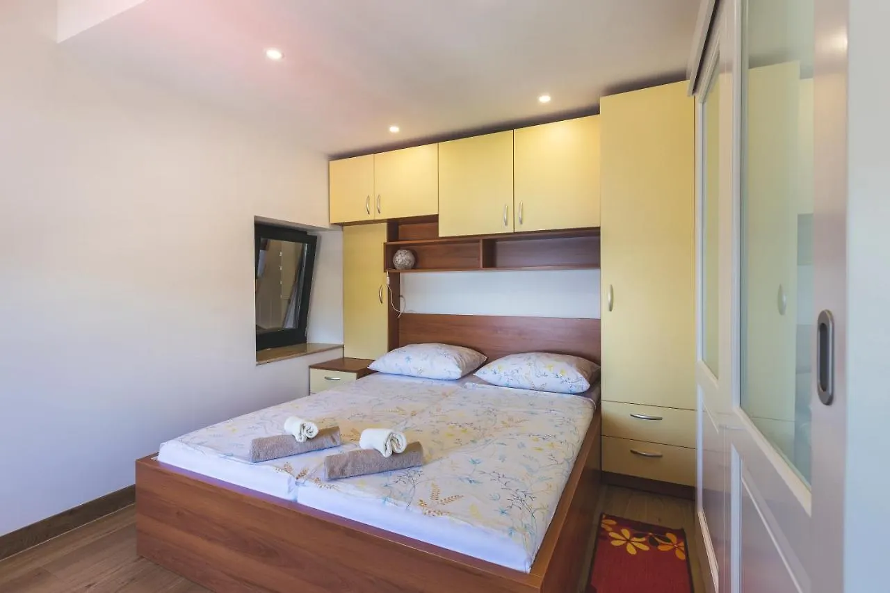 Apartment Vinea Apartmani Umag, Ulica G Garibaldia 2