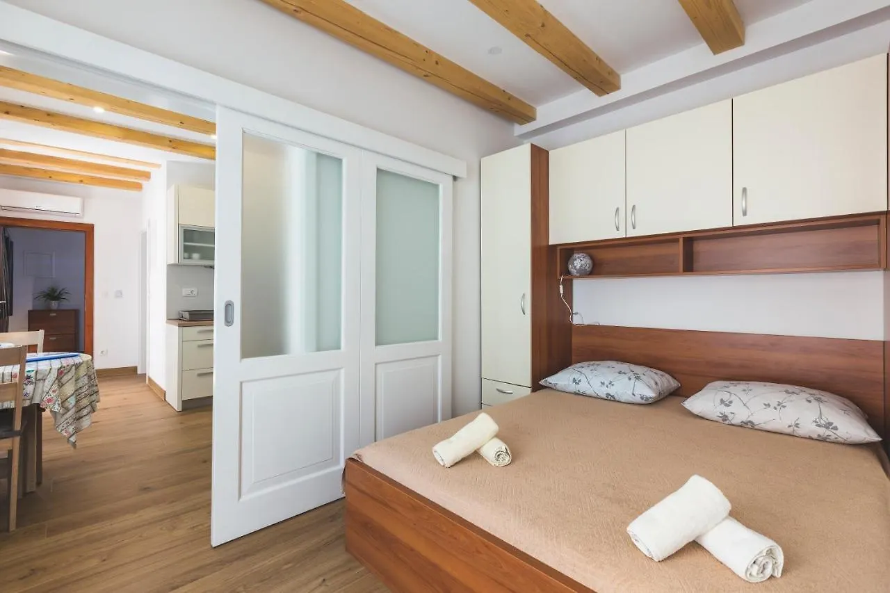 Vinea Apartmani Umag, Ulica G Garibaldia 2