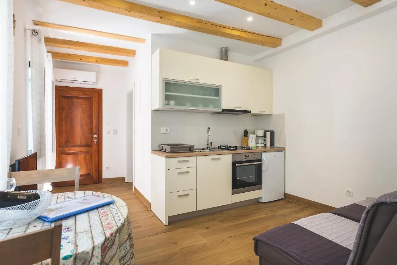 Vinea Apartmani Umag, Ulica G Garibaldia 2